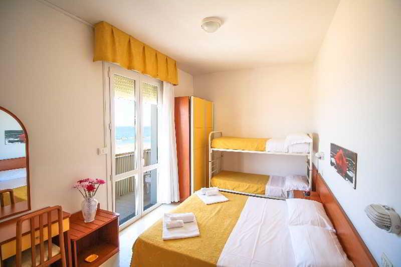 Hotel Carnaby Римини Екстериор снимка