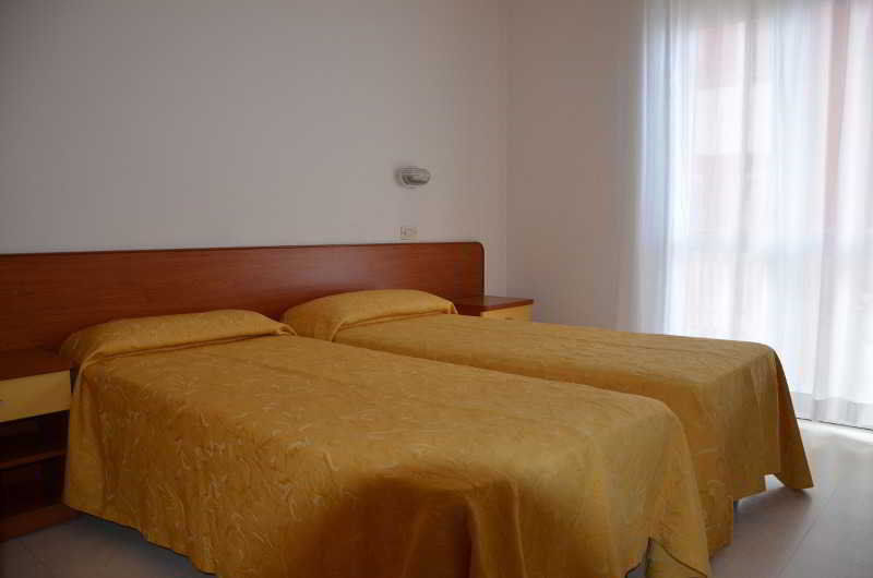 Hotel Carnaby Римини Екстериор снимка