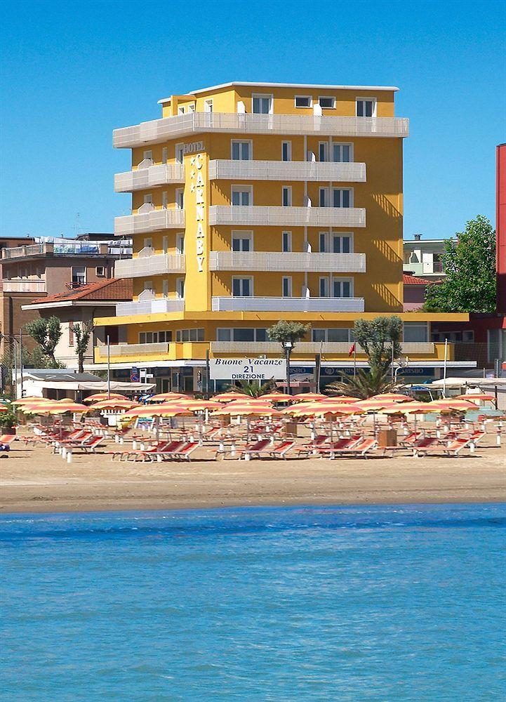 Hotel Carnaby Римини Екстериор снимка