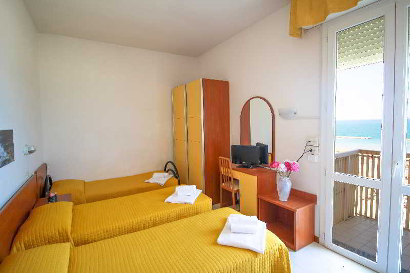 Hotel Carnaby Римини Екстериор снимка