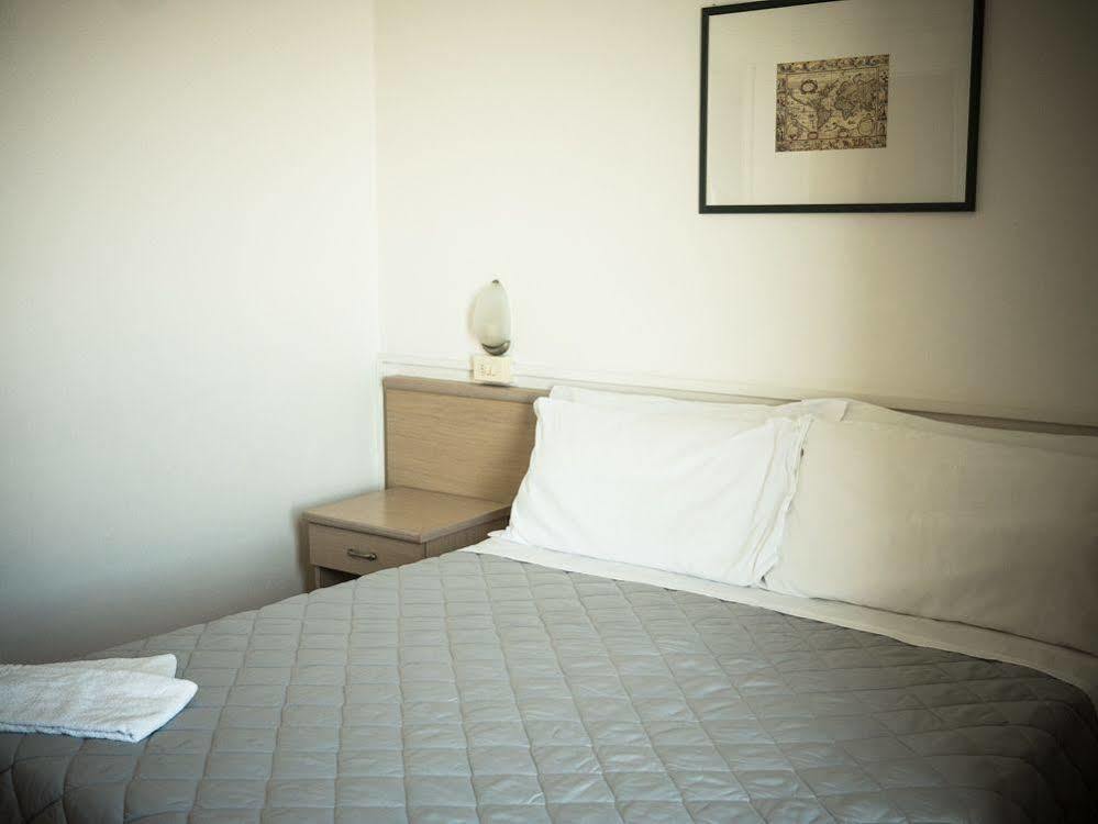 Hotel Carnaby Римини Екстериор снимка